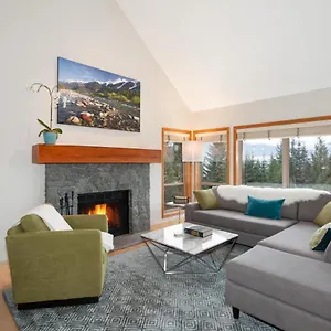 Painted Cliff 11 | Dog Friendly! Ski-in Ski-out Benchlands Townhome W/ Hot Tub & Fireplace Holiday home